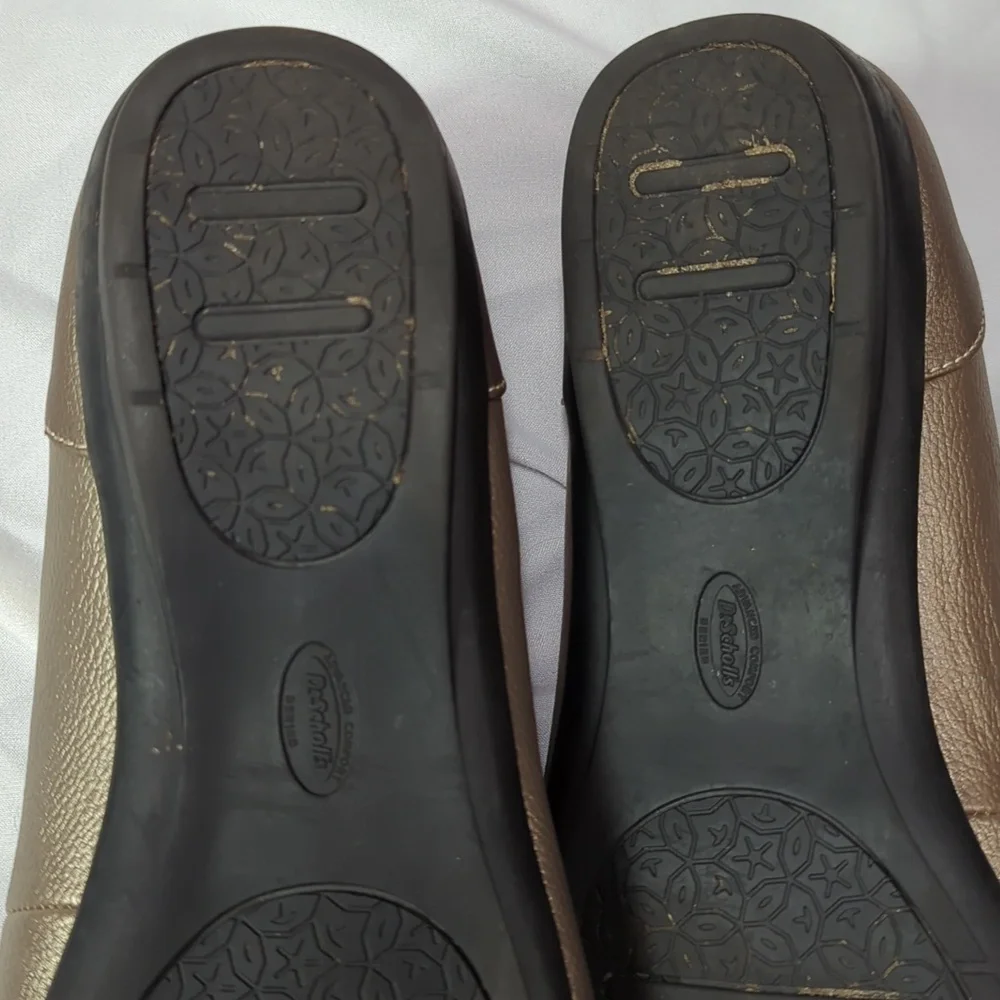 Dr Scholl's Sz 9 Gold/Copper Flats. Comfortable and stylish comfort flats - Picture 11 of 12